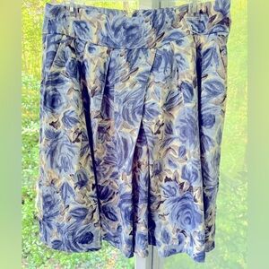 Talbots 10p A-Line Blue Floral Pleated Skirt with wide waistband and hip pockets